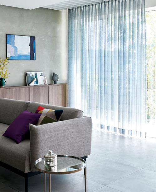 シンコール・ブルー色のオーダーカーテンならカーテンワオへ（4ページ）