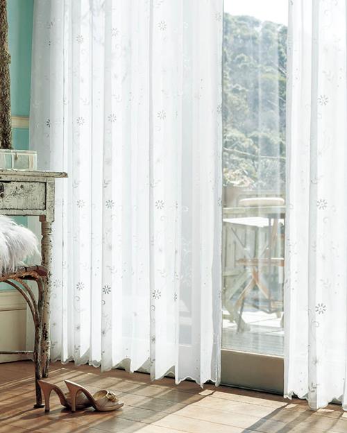 トーソーのオーダーカーテンならカーテンワオへ（127ページ）