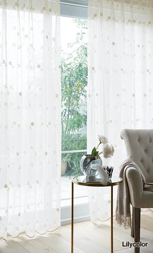 フラワー・裾ししゅうのオーダーカーテンならカーテンワオへ（1ページ）